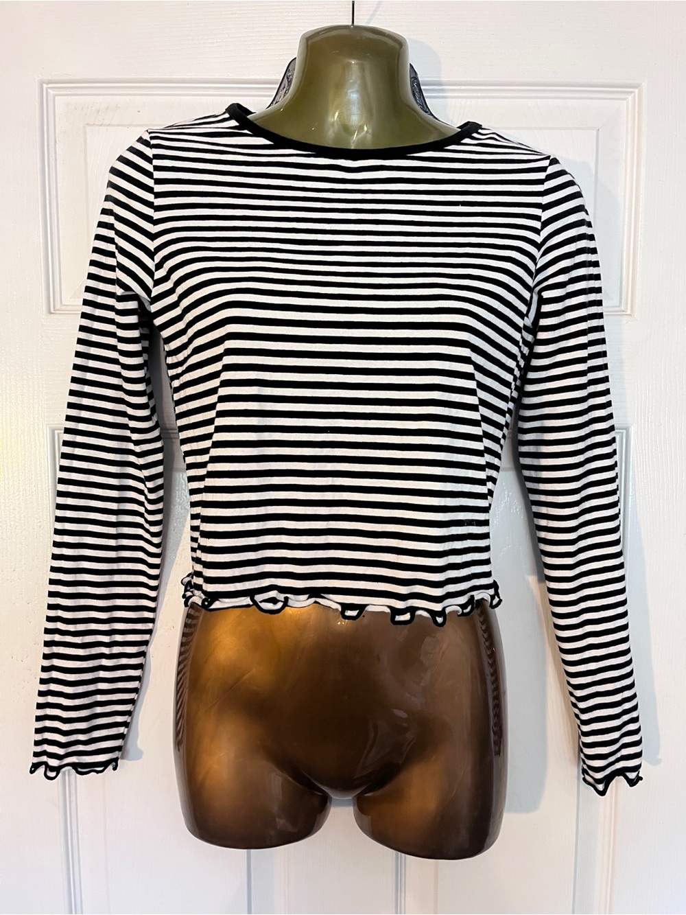 H&M Black & White Striped Long-Sleeve Crop Top
